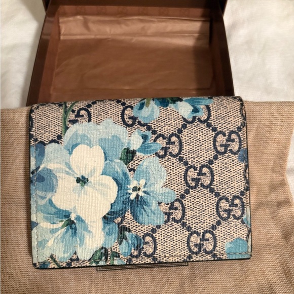 Gucci Coated GG Supreme Blooms Compact Wallet - Authentic - Picture 1 of 15